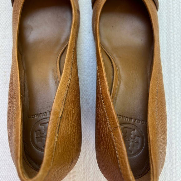 Tory Burch Natalya Pebbled Leather Saddle Brown Pumps Wedges Size 8.5 - Picture 6 of 8
